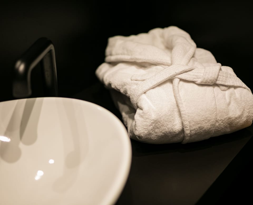 Luxury Room | Bathroom | Shower, free toiletries, hair dryer, bathrobes