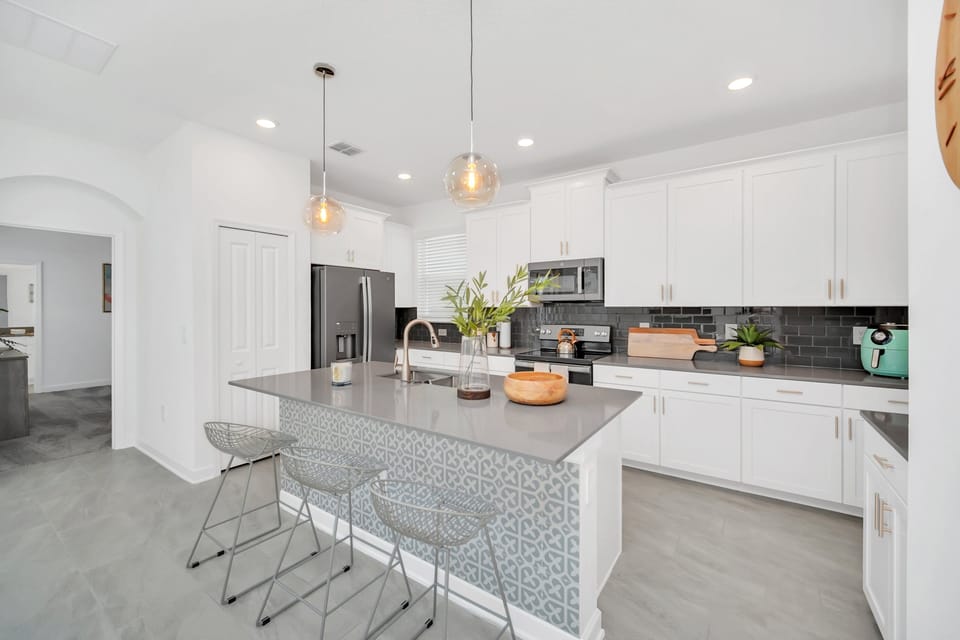 House (5 Bedrooms) | Private kitchen | Dishwasher, coffee/tea maker, electric kettle, highchair