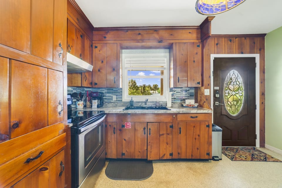 House (3 Bedrooms) | Private kitchen | Dishwasher, coffee/tea maker, electric kettle, highchair