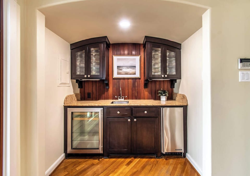 Wet Bar 