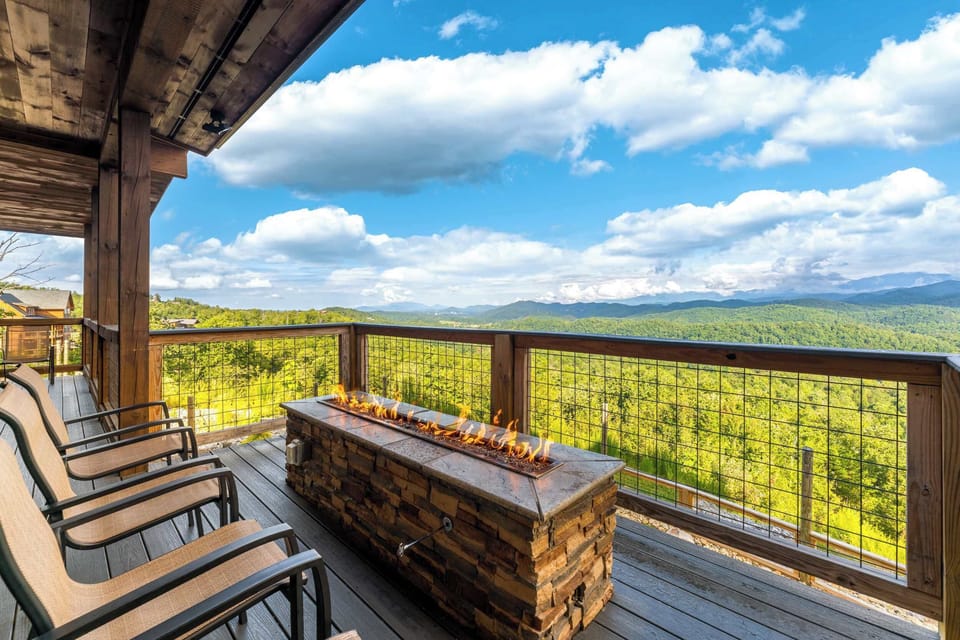 Unmatched Smoky Mountain Views from Every Angle