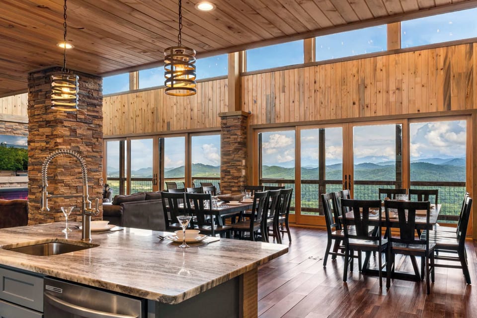 Large Dining Space – Perfect for Family Meals & Retreats