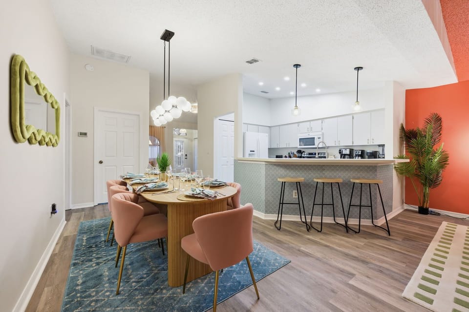 From sizzling breakfasts to gourmet dinners, our kitchen and dining area make every meal a delicious adventure. Bonus: no dishes you don’t want to do.