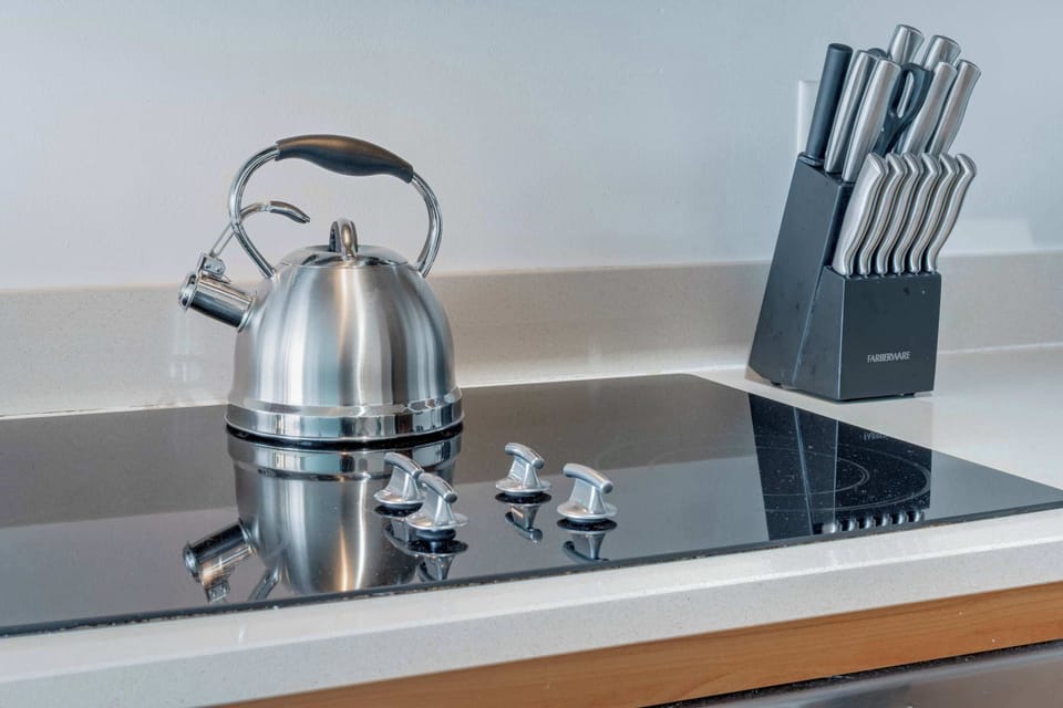 Fully equipped open kitchen ready for your Miami meals.