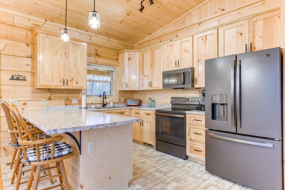 Kitchen | Fully Equipped with Modern Appliances and Ample Counter Space