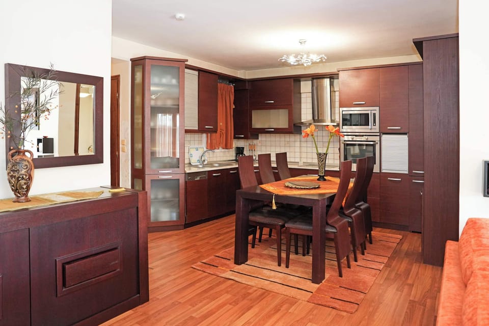 Apartment | 2 bedrooms, desk, Internet