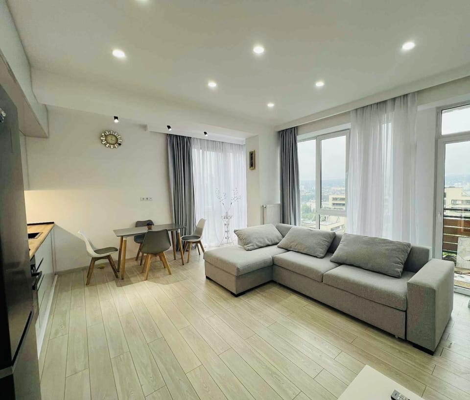 Comfort Apartment, Balcony, City View | Living area