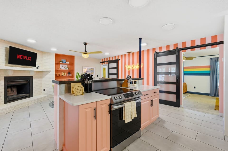 The heart of the home, upgraded. Cook, sip coffee, or toast to vacation vibes—the kitchen makes every meal a moment to remember.