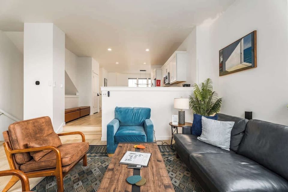 #StayinMyDistrict #BookDirect