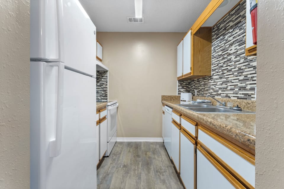 Apartment, City View | Private kitchen | Full-size fridge, microwave, oven, stovetop