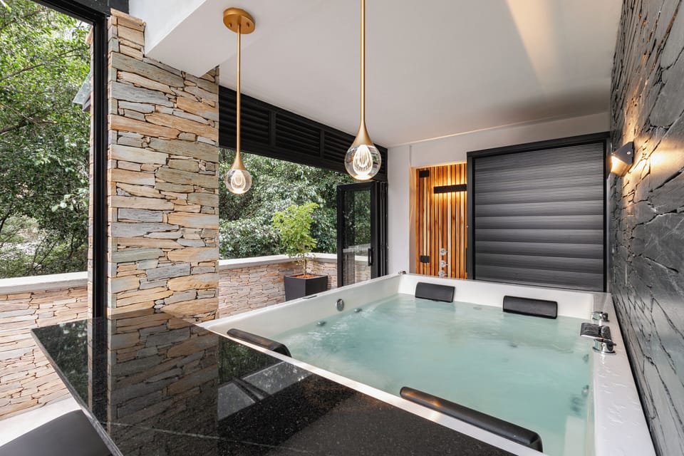 Outdoor spa tub