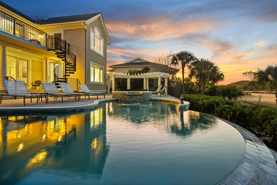 Enjoy the amazing pool and hot tub!