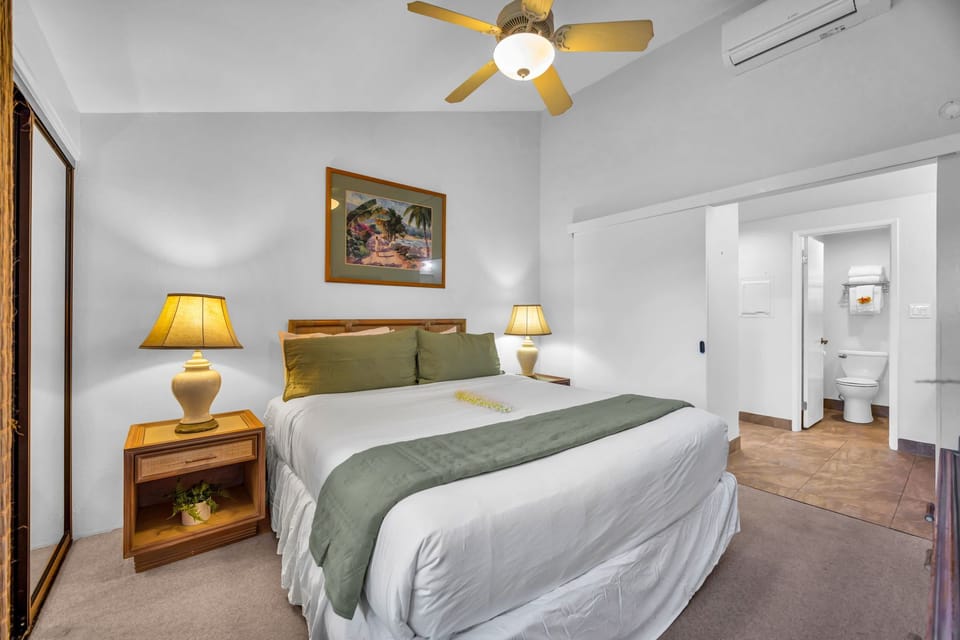 Retreat to the tranquil master bedroom with a comfortable King bed and easy access to the ensuite bath for a perfect night's sleep