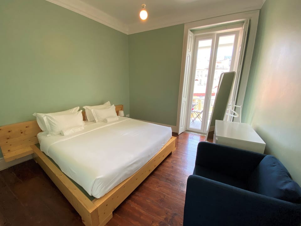 Double Room, 1 King Bed, Non Smoking, Shared Bathroom (2) | Down comforters, iron/ironing board (on request), WiFi (free)