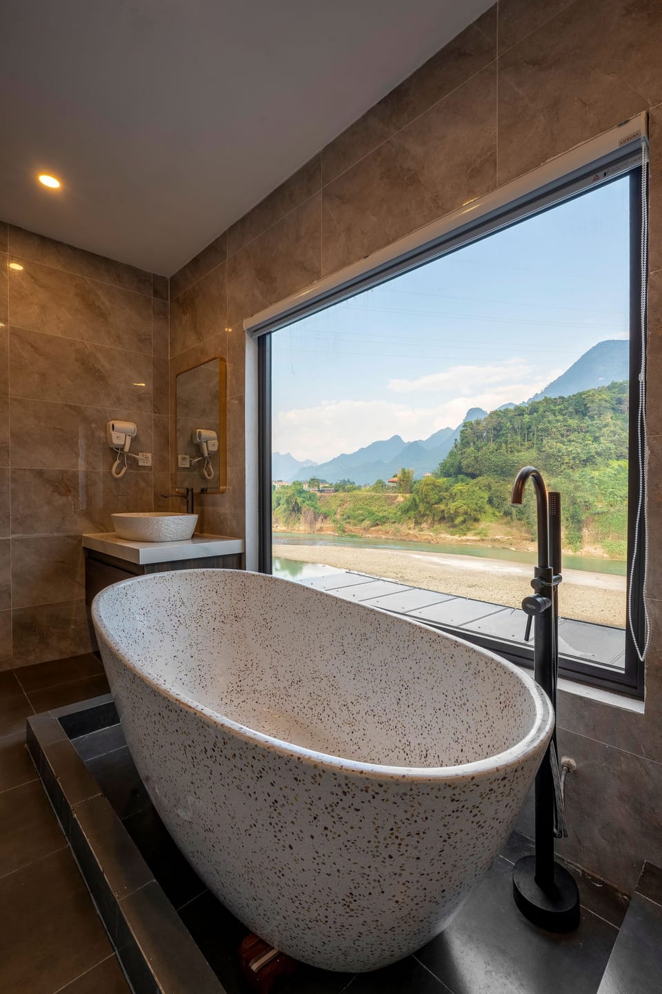 Deluxe Double Room Single Use, Balcony, River View | Bathroom | Shower, free toiletries, hair dryer, slippers