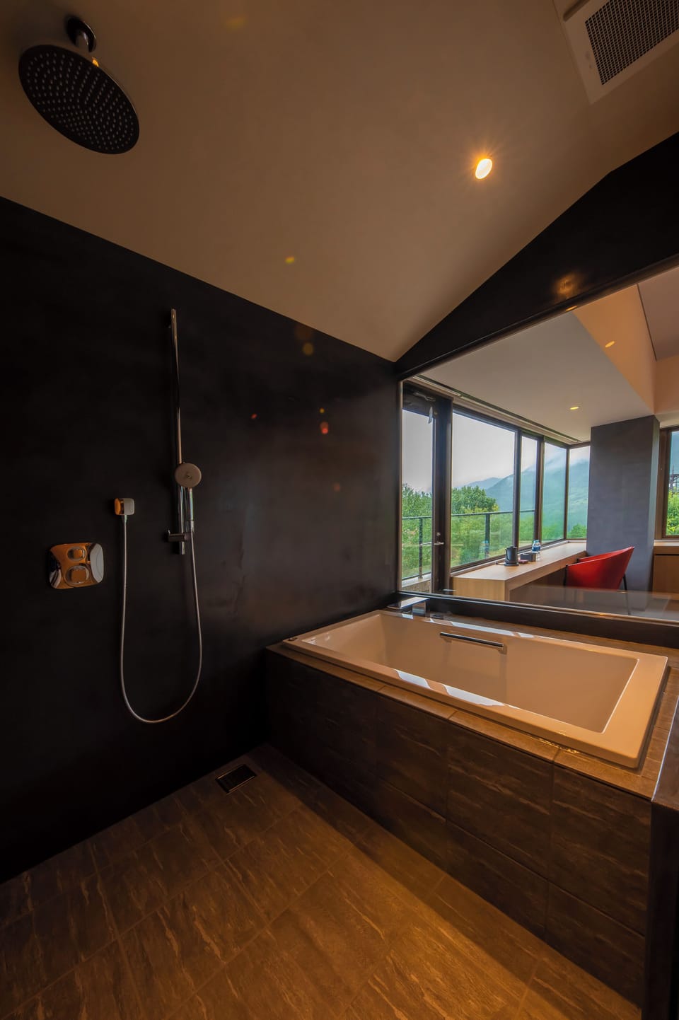 Grand Suite | Bathroom | Hair dryer, slippers, towels, shampoo