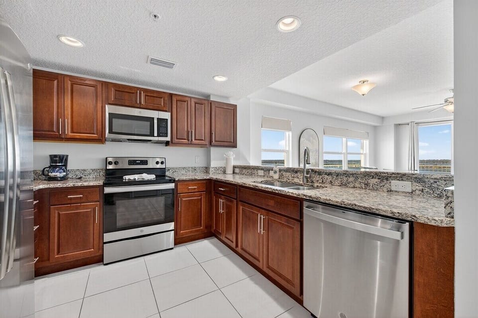 Full kitchen