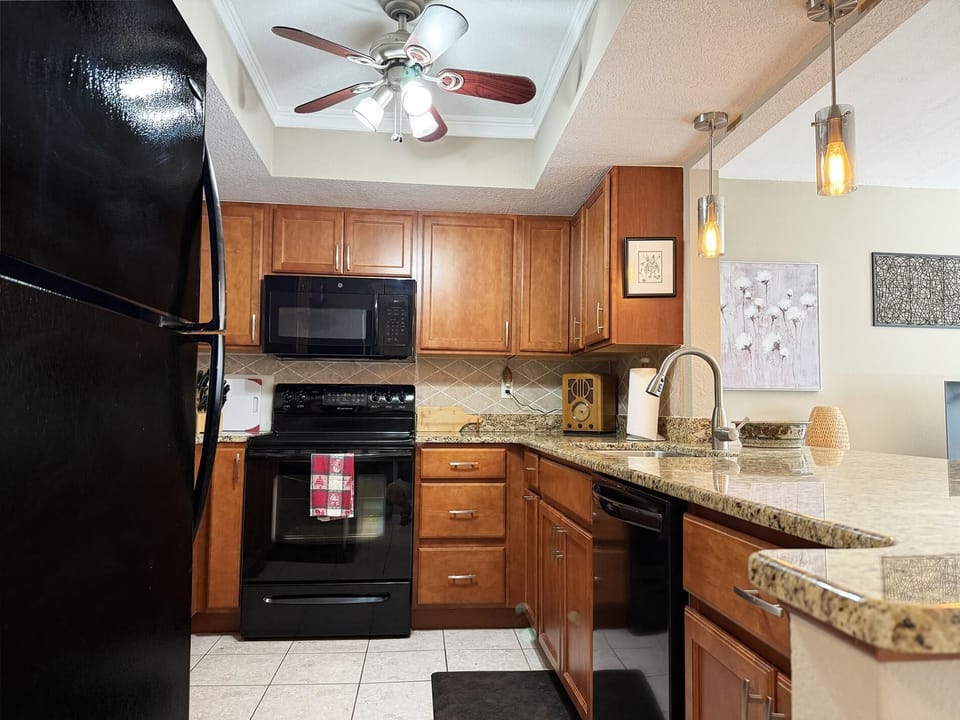 La Coquina 2BR – Beach, Pool & Sunsets (6115)