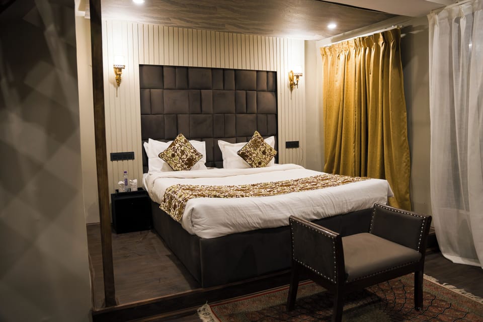 Executive Double Room | Premium bedding, minibar, laptop workspace, free WiFi