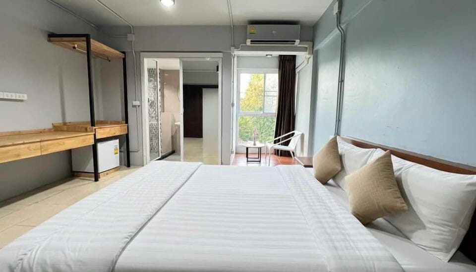 Laptop workspace, free WiFi, bed sheets