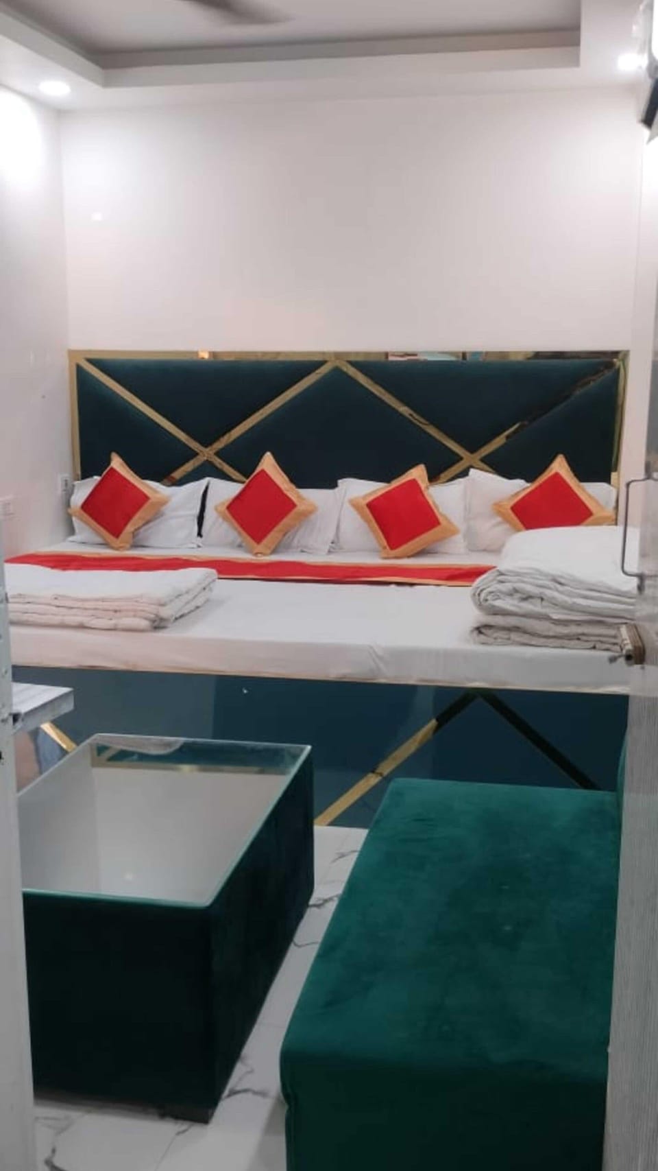 Free WiFi, bed sheets