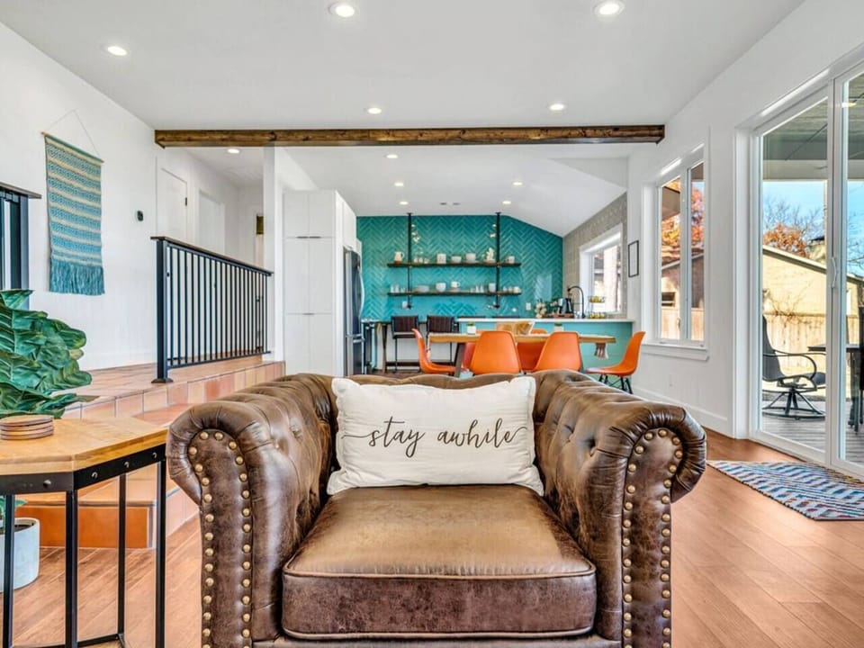 Come and stay awhile!