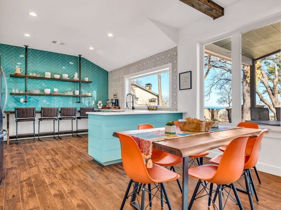 Dining area connects the living and kitchen area.