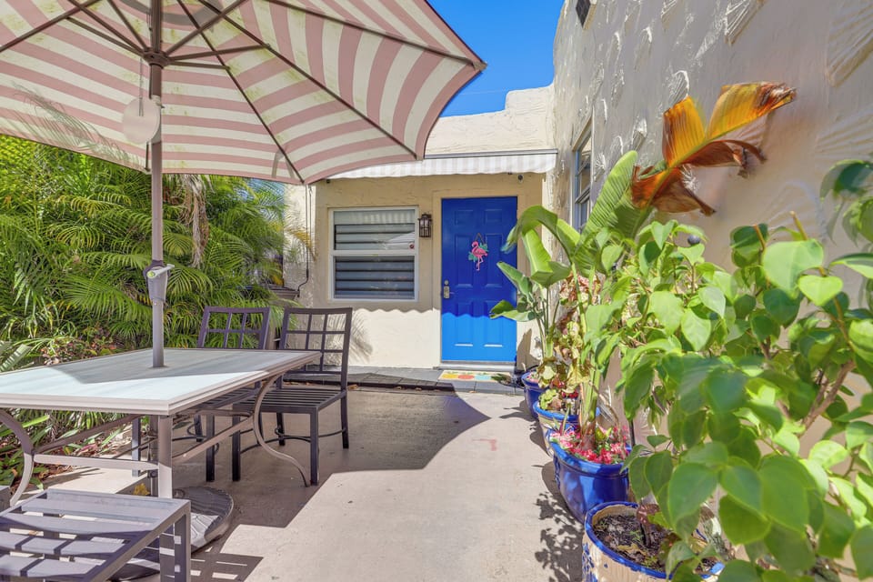 Unit Entrance | Outdoor Seating