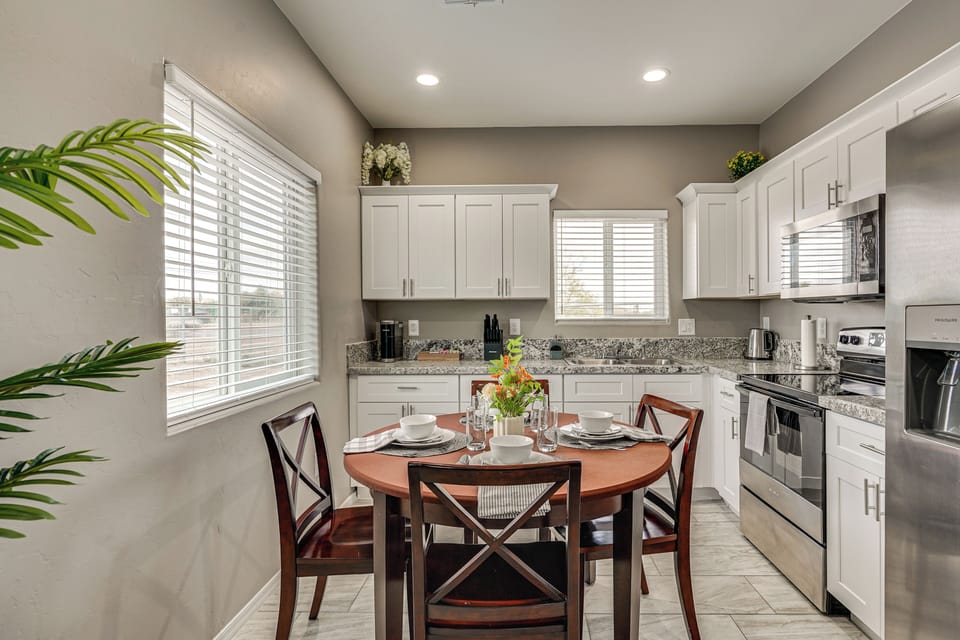 Kitchen | Blender | Toaster | Trash Bags & Paper Towels