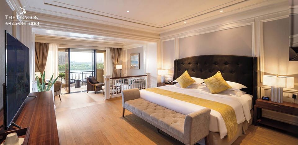 Comfort Double Room, 1 King Bed, Lake View | In-room safe, laptop workspace, blackout drapes, iron/ironing board