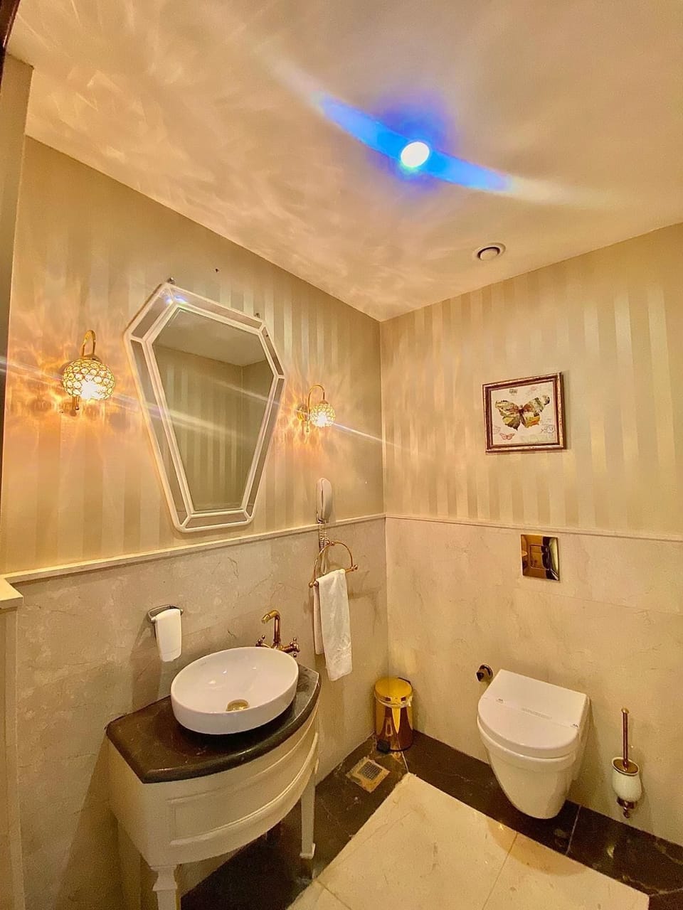 Junior Suite, 1 King Bed with Sofa bed, City View | Minibar, in-room safe, desk, laptop workspace