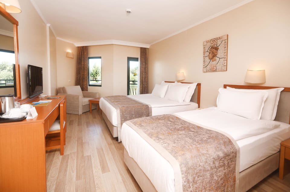 Standard Room | Premium bedding, minibar, in-room safe, WiFi (free)