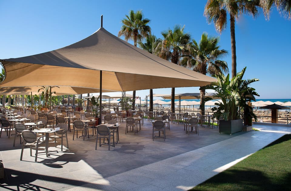 2 restaurants; breakfast, lunch, and dinner served