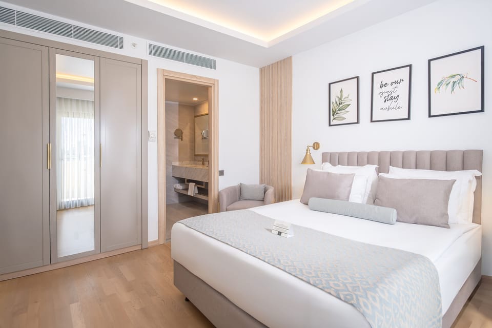 Suite Room Land View | Premium bedding, minibar, in-room safe, WiFi (free)