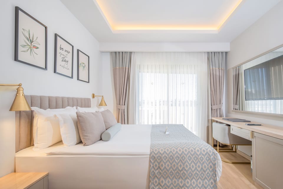 Suite Room Land View | Premium bedding, minibar, in-room safe, WiFi (free)