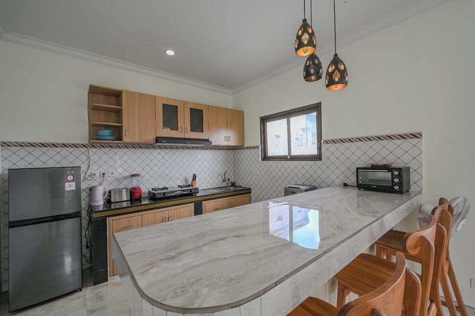 Villa, 2 Bedrooms | Shared kitchen | Fridge, microwave, electric kettle