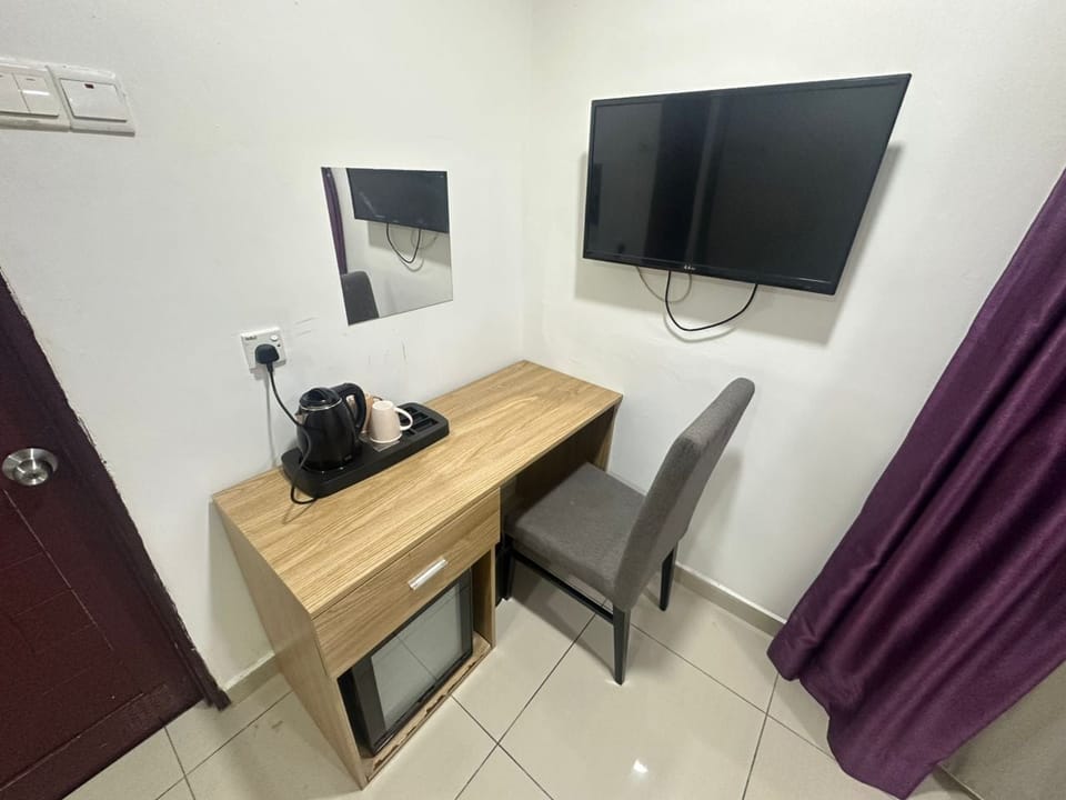 Premium Double Room, 1 King Bed | Minibar, in-room safe, desk, blackout drapes