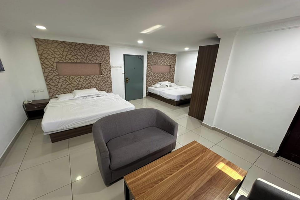 Family Room | Minibar, in-room safe, desk, blackout drapes