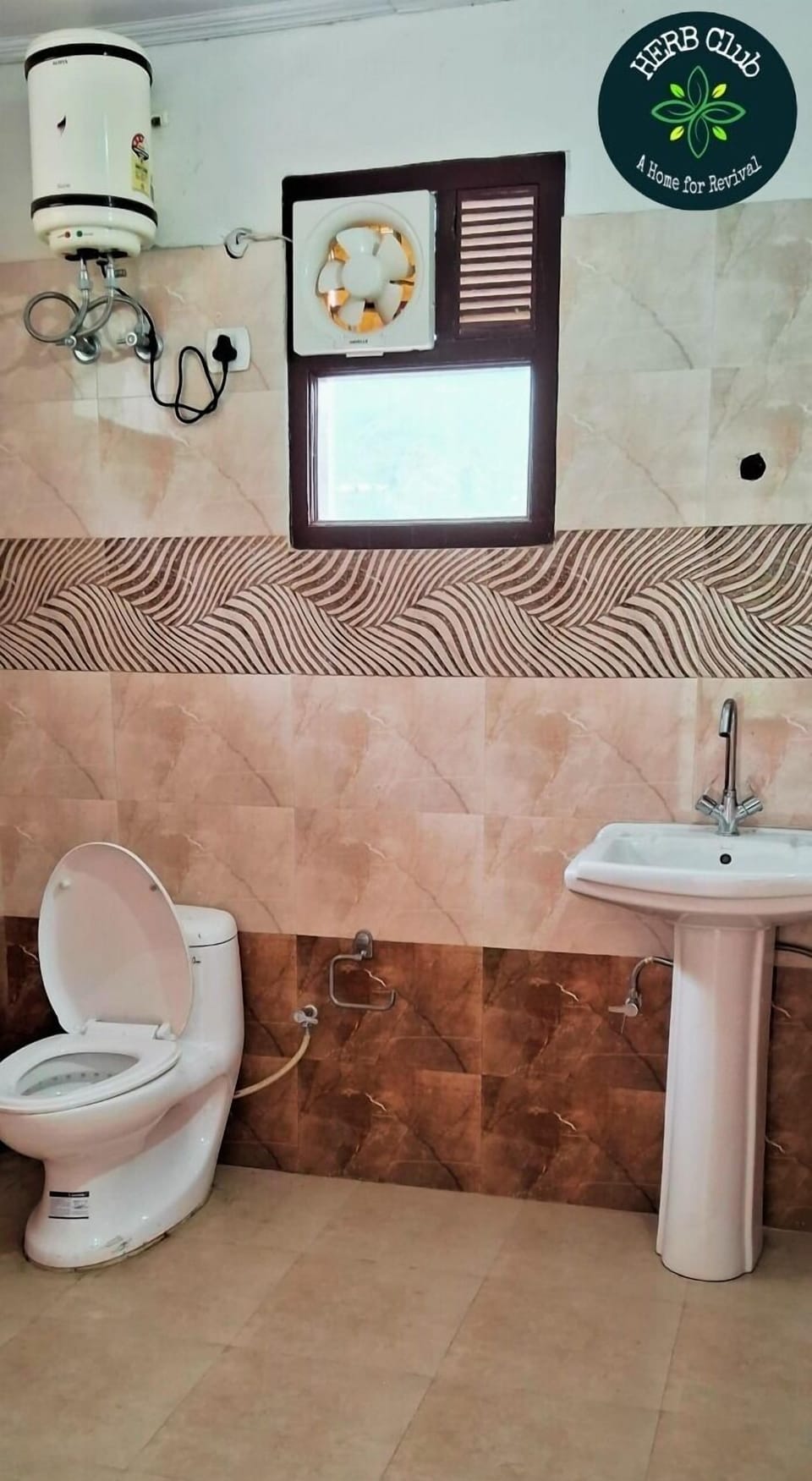 Standard Room | Bathroom | Shower, towels, soap, shampoo