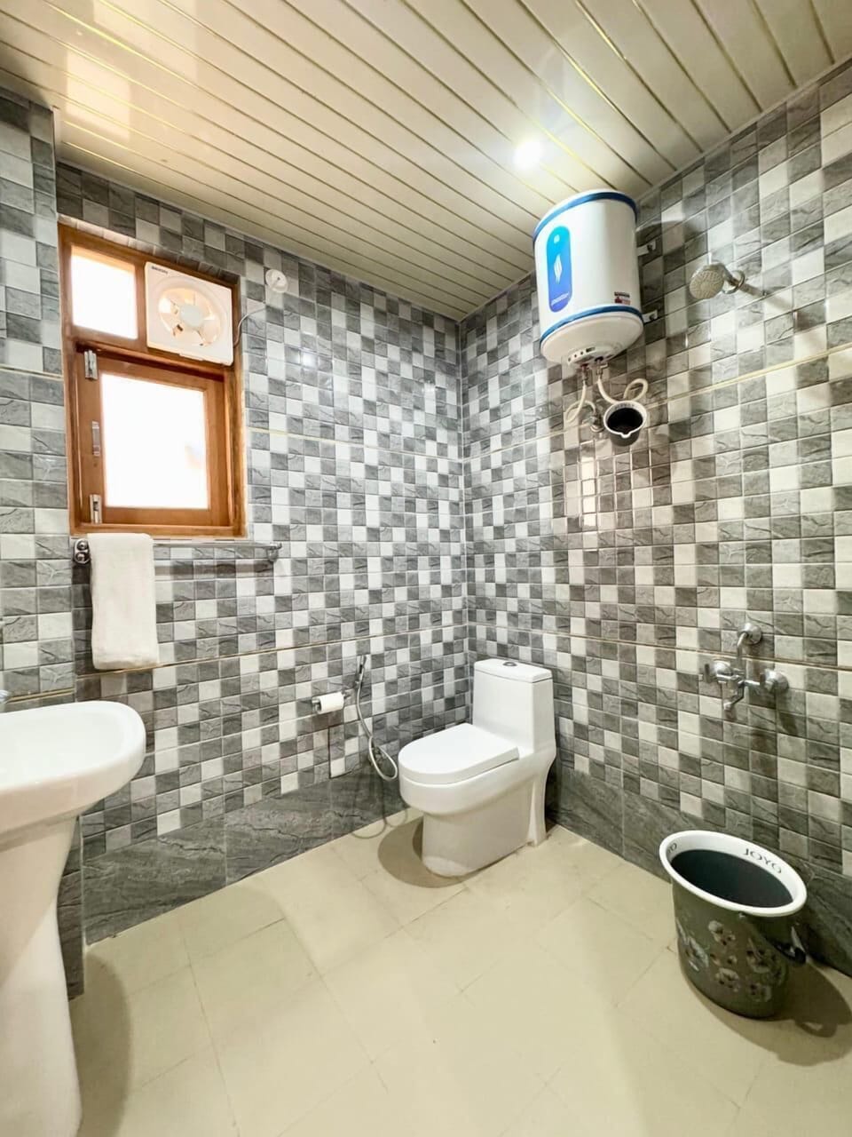 Double Room | Bathroom