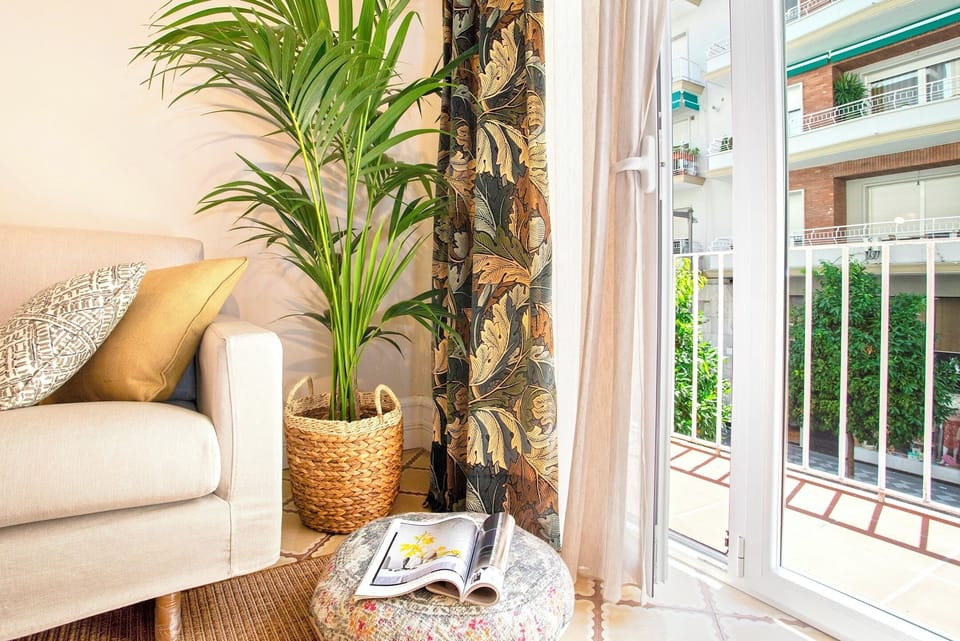 Apartment (5 Bedrooms) | Living room