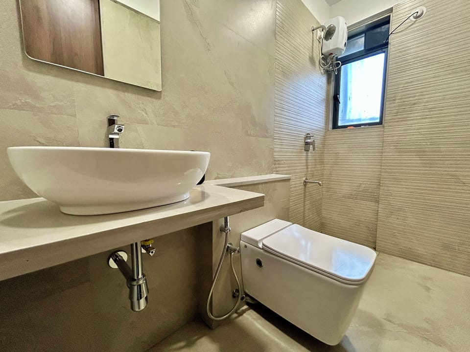 Deluxe Double Room, City View | Bathroom | Shower, free toiletries, towels, soap