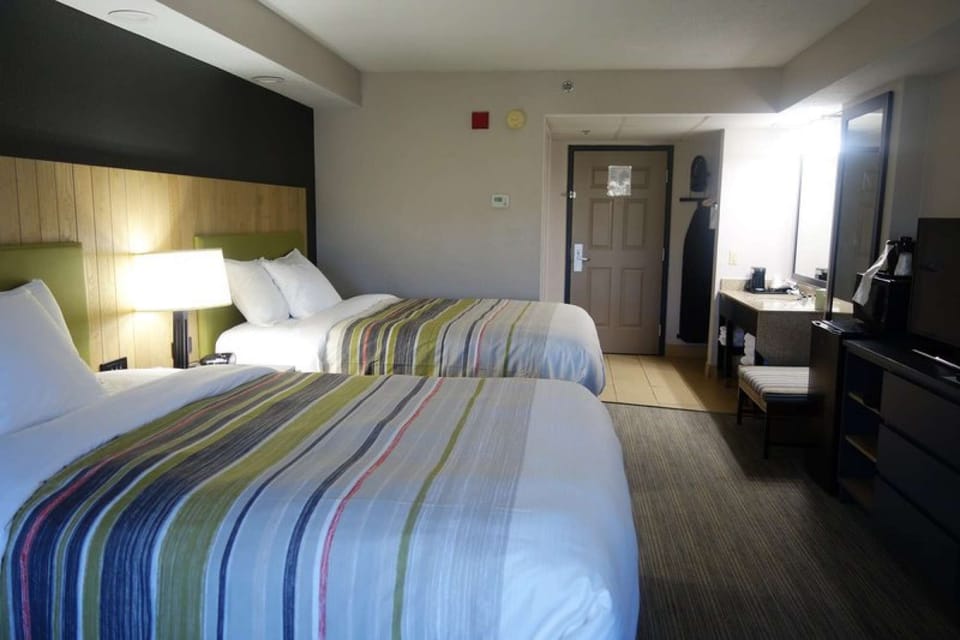 1. Queen Room with Two Queen Beds - Non-Smoking