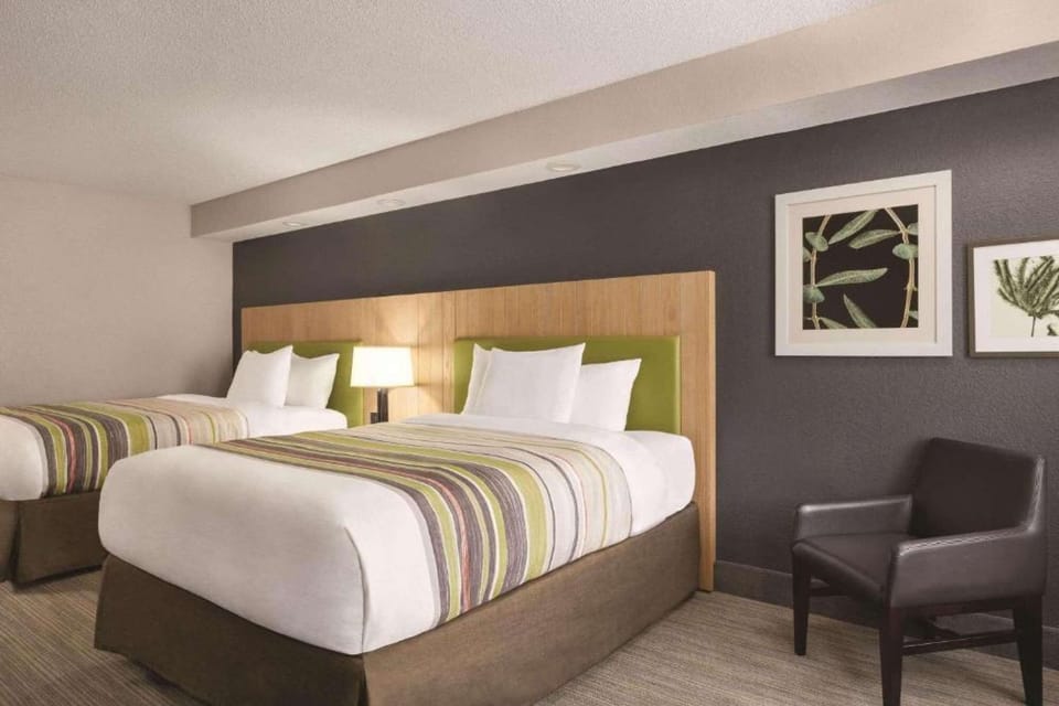 3. Queen Room with Two Queen Beds - Non-Smoking