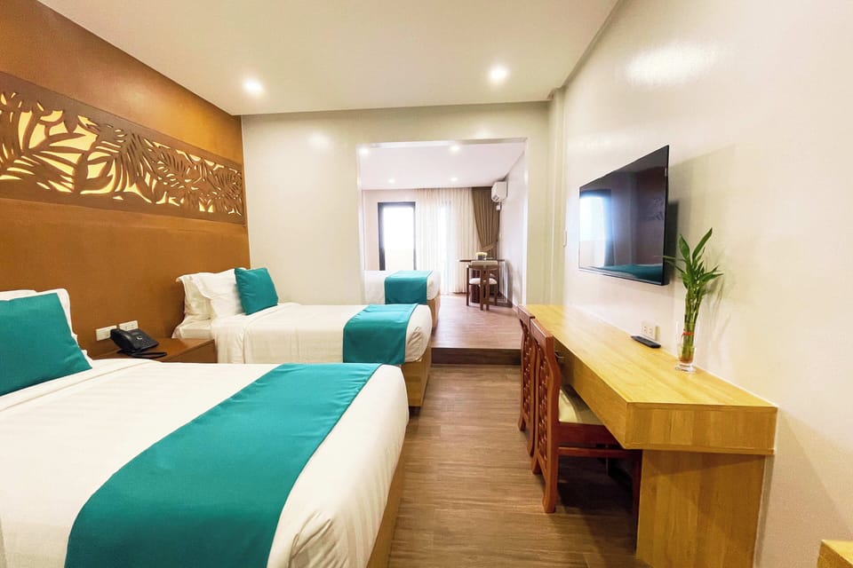 Deluxe Quadruple Room | Desk, bed sheets