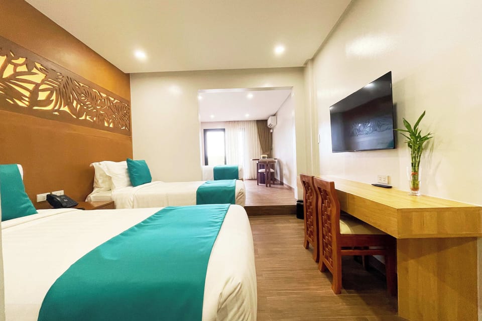Deluxe Quadruple Room | Desk, bed sheets