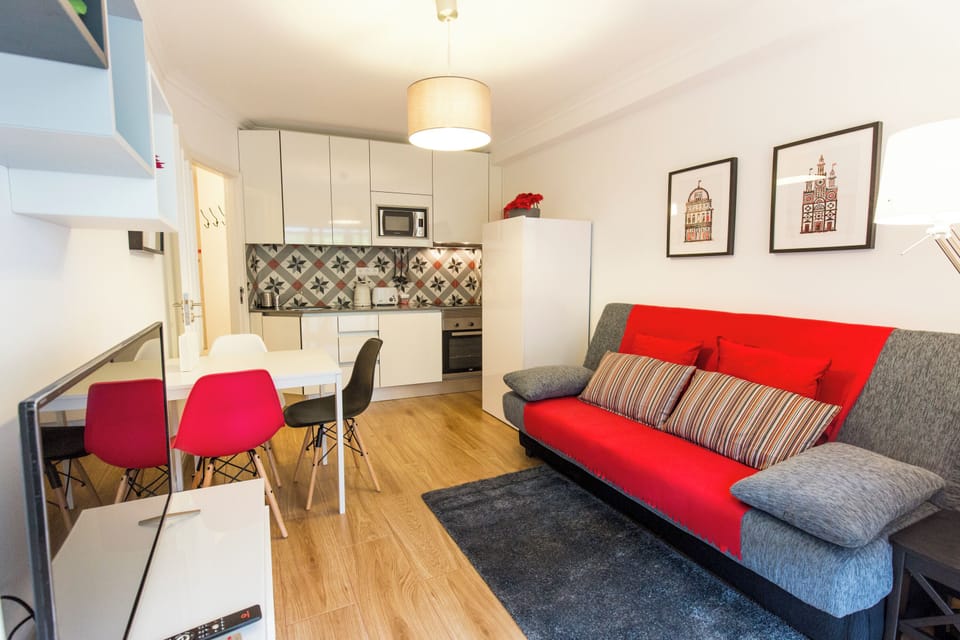 Classic Apartment, City View | Living area
