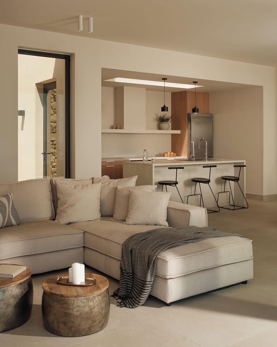 Flat-screen TV, fireplace