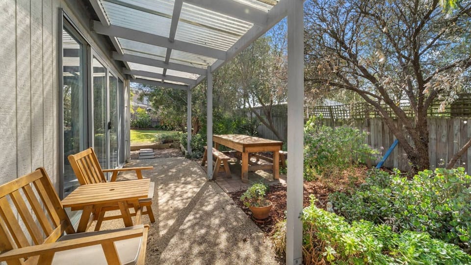 Aldebaran Road Beach House | Outdoor dining | Gardens | Enclosed backyard