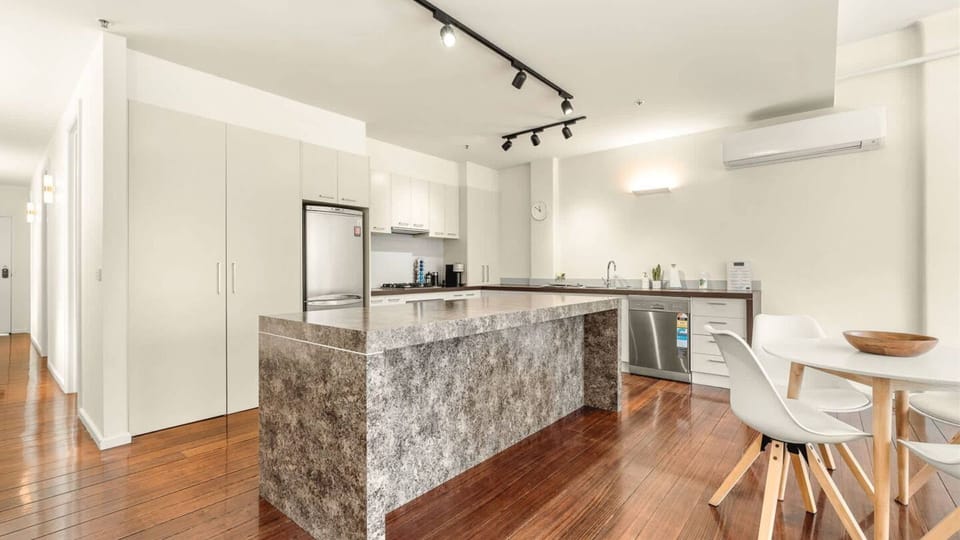 New York Style Apartment | Kitchen | Dining | Dishwasher | Air conditioning 